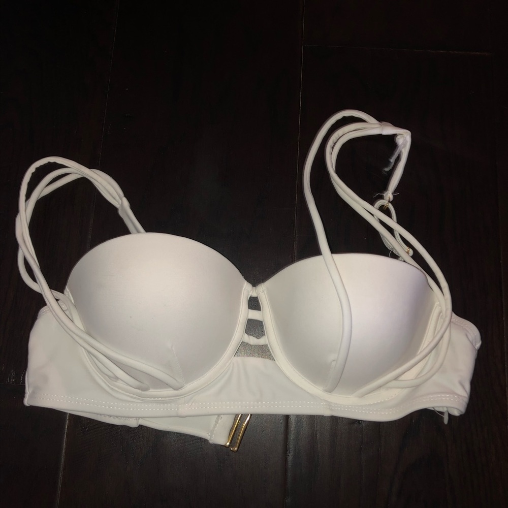 White bandeau like bikini with straps💟